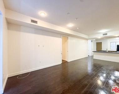 6001 Carlton Way - Photo Thumbnail 12