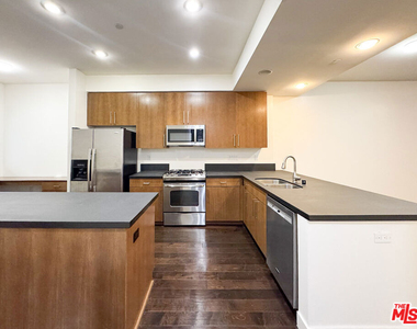 6001 Carlton Way - Photo Thumbnail 3