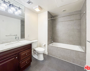 6001 Carlton Way - Photo Thumbnail 23