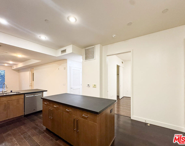 6001 Carlton Way - Photo Thumbnail 7