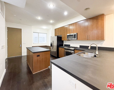 6001 Carlton Way - Photo Thumbnail 6