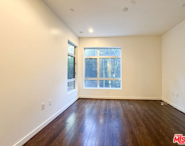 6001 Carlton Way - Photo Thumbnail 20