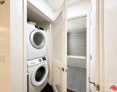 6001 Carlton Way - Photo Thumbnail 8