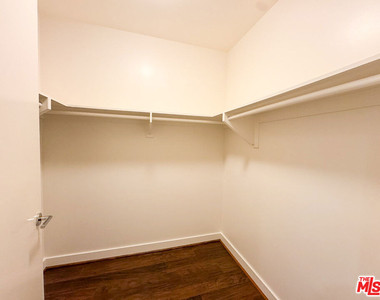 6001 Carlton Way - Photo Thumbnail 16