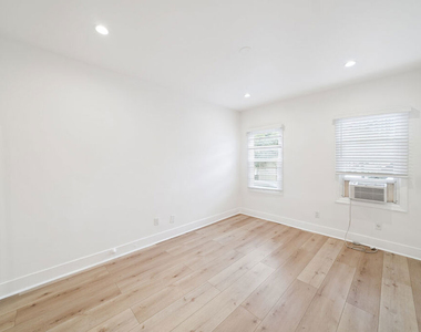 7926 Fountain Avenue - Photo Thumbnail 8