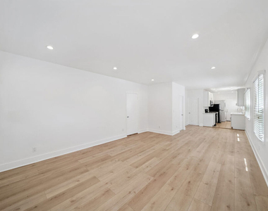 7926 Fountain Avenue - Photo Thumbnail 4