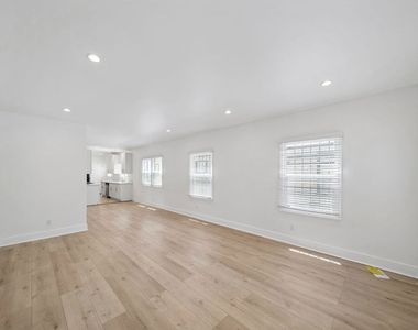 7926 Fountain Avenue - Photo Thumbnail 1