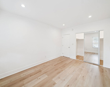 7926 Fountain Avenue - Photo Thumbnail 9