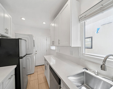 7926 Fountain Avenue - Photo Thumbnail 6