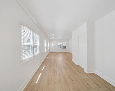 7926 Fountain Avenue - Photo Thumbnail 2