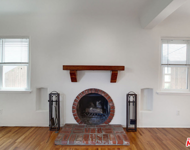 2534 7th Street - Photo Thumbnail 3