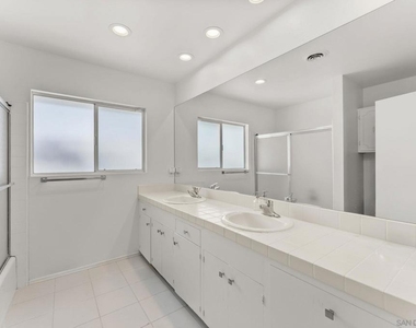 5995 La Jolla Corona - Photo Thumbnail 16