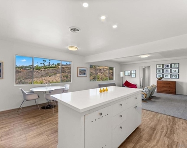 5995 La Jolla Corona - Photo Thumbnail 11