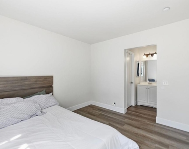 770 Eastshore Terrace - Photo Thumbnail 6
