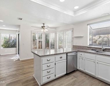 557 Canyon Vista Drive - Photo Thumbnail 6