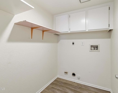 557 Canyon Vista Drive - Photo Thumbnail 12