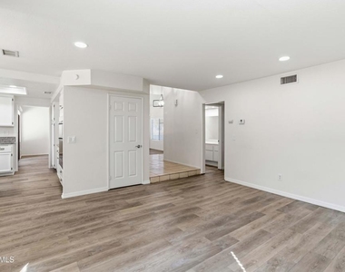 557 Canyon Vista Drive - Photo Thumbnail 10
