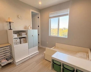 2543 Marine Avenue - Photo Thumbnail 13