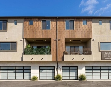 2543 Marine Avenue - Photo Thumbnail 1
