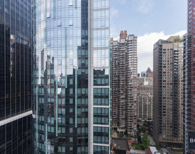 222 East 39th Street - Photo Thumbnail 1