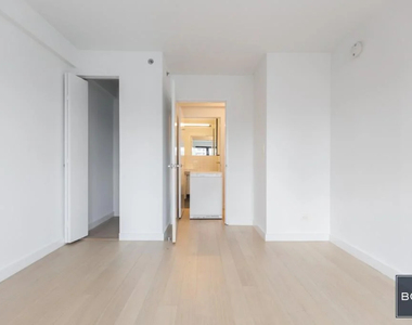222 East 39th Street - Photo Thumbnail 5