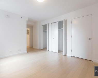 222 East 39th Street - Photo Thumbnail 6