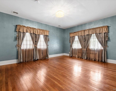 363 Oak Avenue - Photo Thumbnail 12