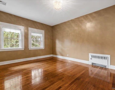 363 Oak Avenue - Photo Thumbnail 13
