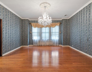 363 Oak Avenue - Photo Thumbnail 8