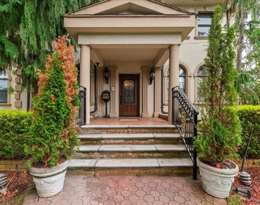 363 Oak Avenue - Photo Thumbnail 1