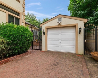 363 Oak Avenue - Photo Thumbnail 22