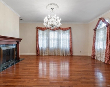 363 Oak Avenue - Photo Thumbnail 4