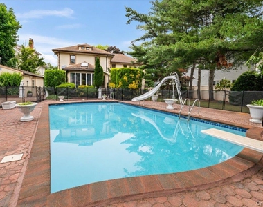 363 Oak Avenue - Photo Thumbnail 21