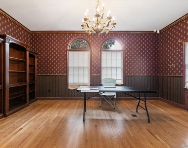 363 Oak Avenue - Photo Thumbnail 7