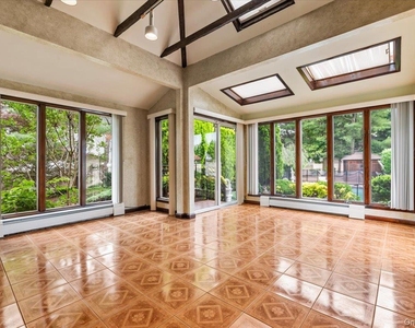 363 Oak Avenue - Photo Thumbnail 11