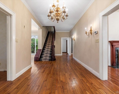 363 Oak Avenue - Photo Thumbnail 2