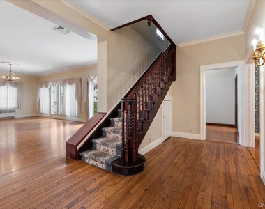 363 Oak Avenue - Photo Thumbnail 5