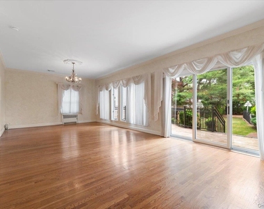 363 Oak Avenue - Photo Thumbnail 6