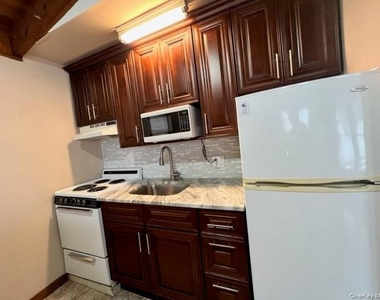54 Sterling Road - Photo Thumbnail 8