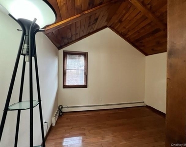 54 Sterling Road - Photo Thumbnail 11