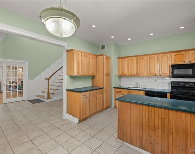 46 Garden City Street - Photo Thumbnail 5