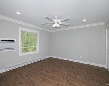 146 Montauk Highway - Photo Thumbnail 6