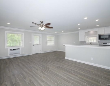 146 Montauk Highway - Photo Thumbnail 5