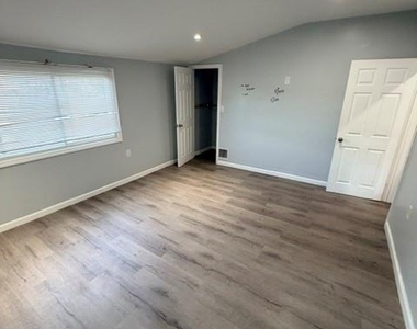168 Walton Avenue - Photo Thumbnail 6