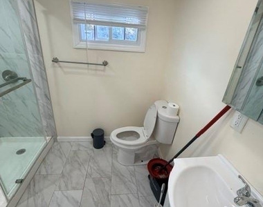 168 Walton Avenue - Photo Thumbnail 9