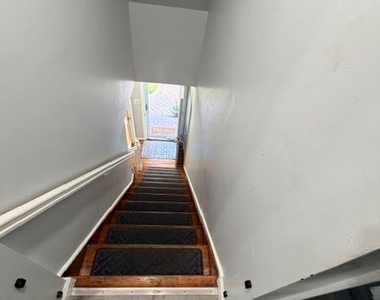 168 Walton Avenue - Photo Thumbnail 4