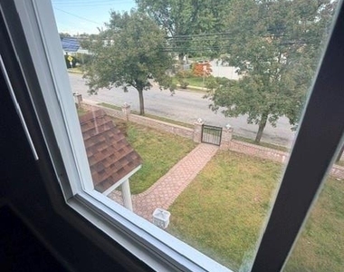 168 Walton Avenue - Photo Thumbnail 15