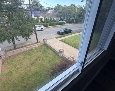 168 Walton Avenue - Photo Thumbnail 16