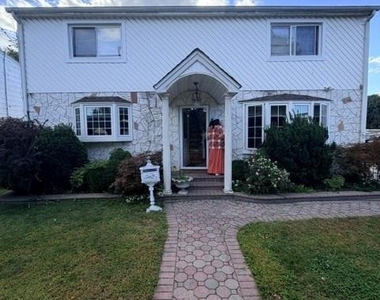 168 Walton Avenue - Photo Thumbnail 1