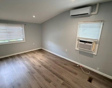 168 Walton Avenue - Photo Thumbnail 14